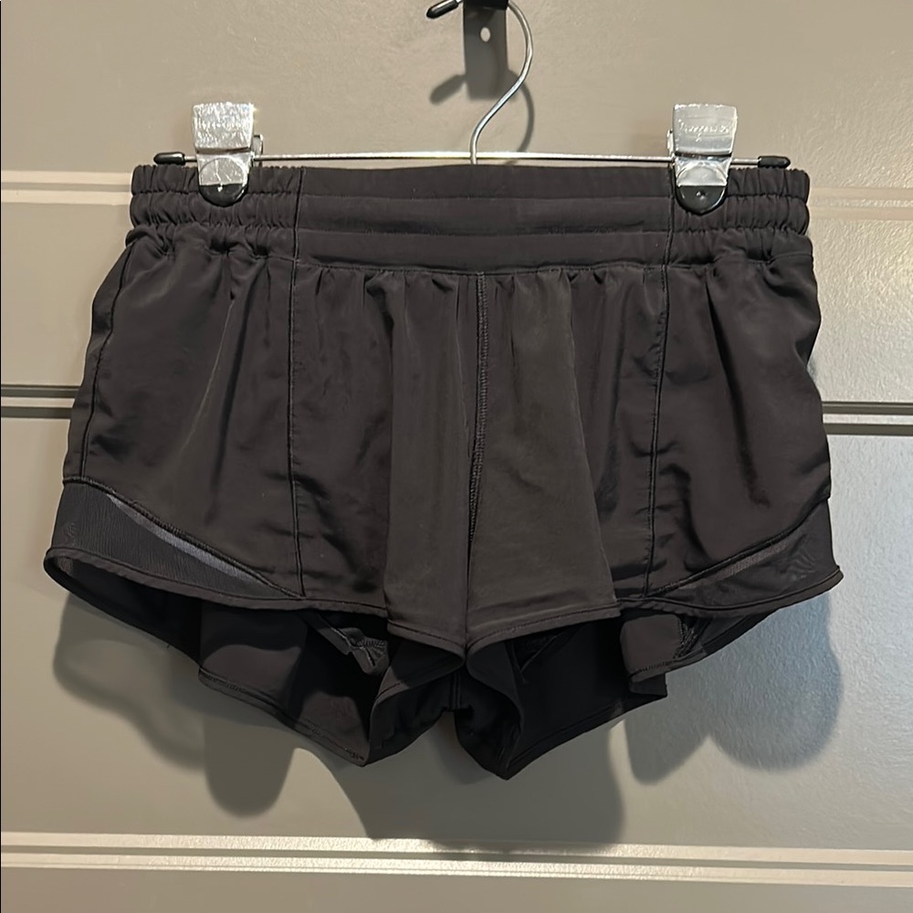 Lululemon Black Hotty Hot 2.5” LR Women's Shorts